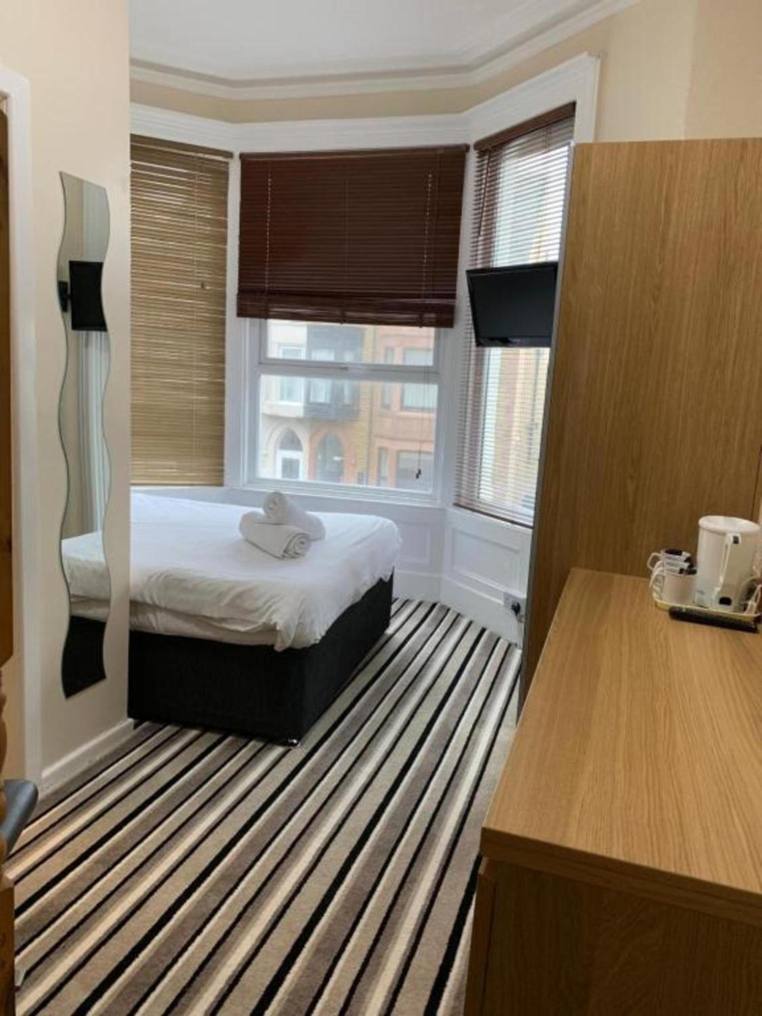 Oyo Wave Crest Hotel Блекпул Екстериор снимка