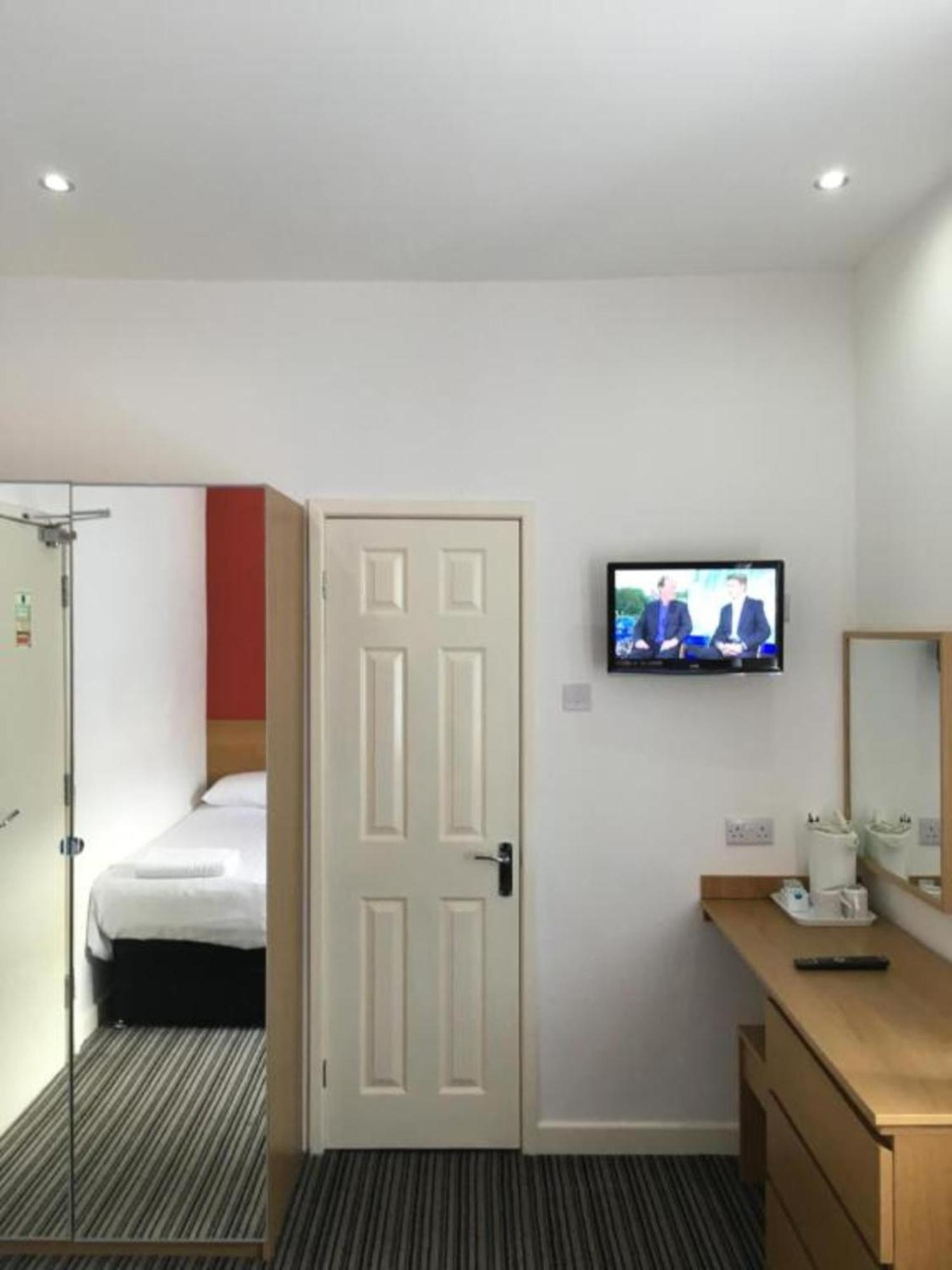 Oyo Wave Crest Hotel Блекпул Екстериор снимка
