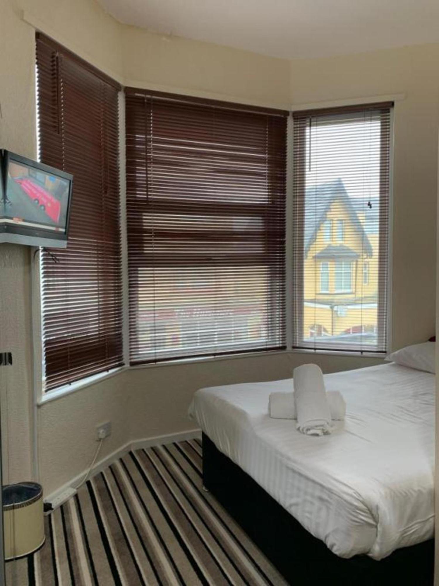 Oyo Wave Crest Hotel Блекпул Екстериор снимка