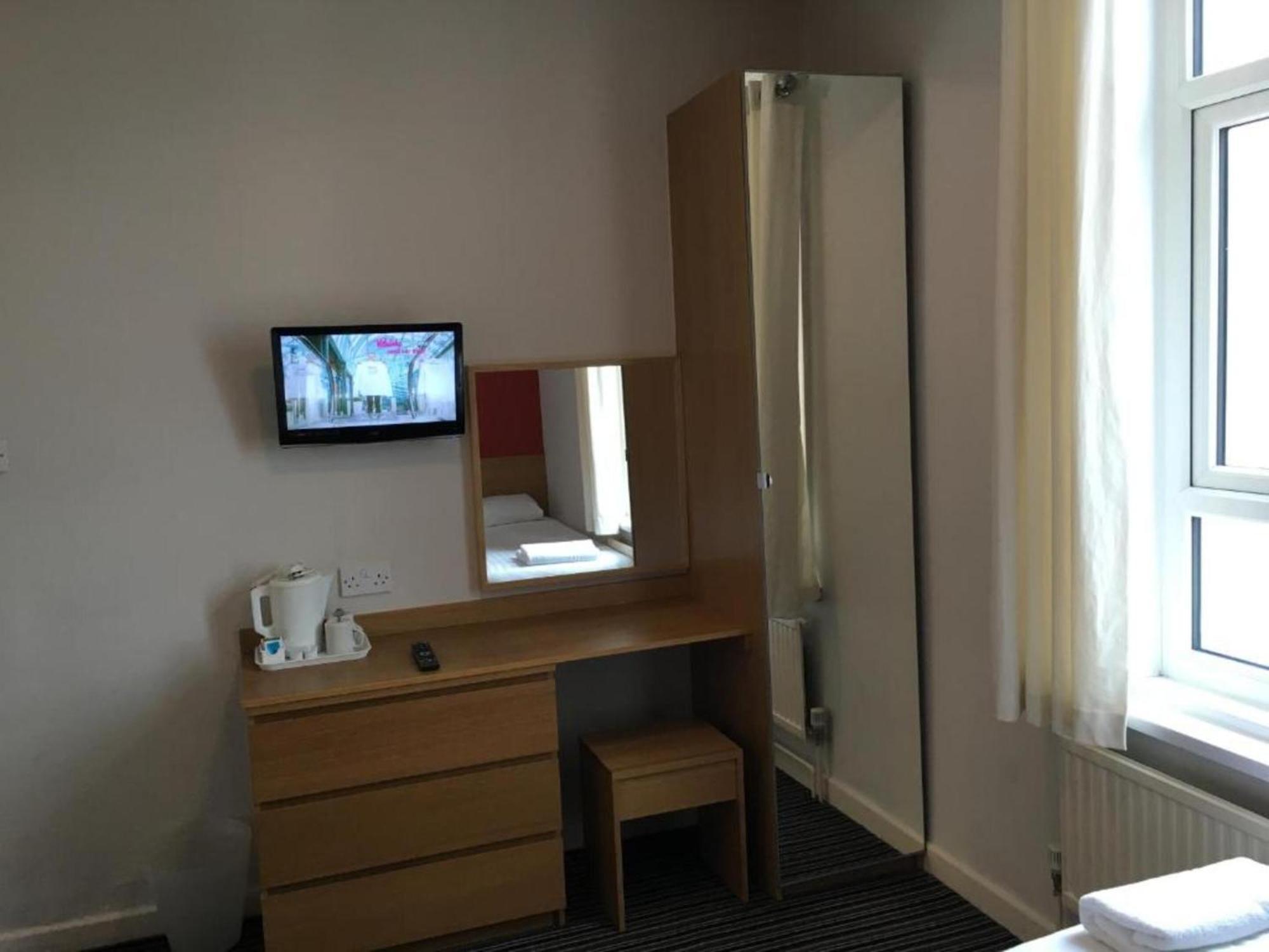 Oyo Wave Crest Hotel Блекпул Екстериор снимка