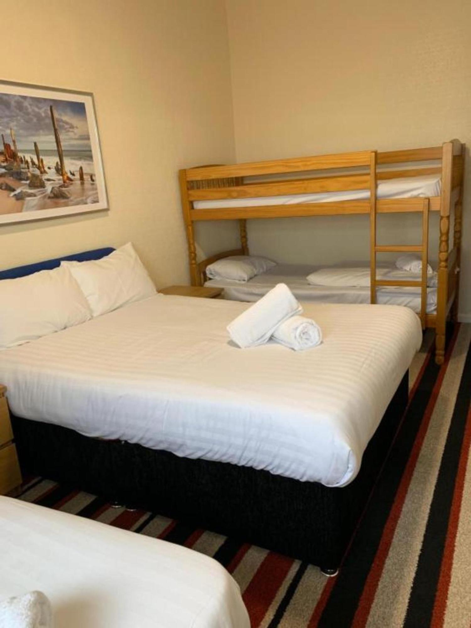 Oyo Wave Crest Hotel Блекпул Екстериор снимка