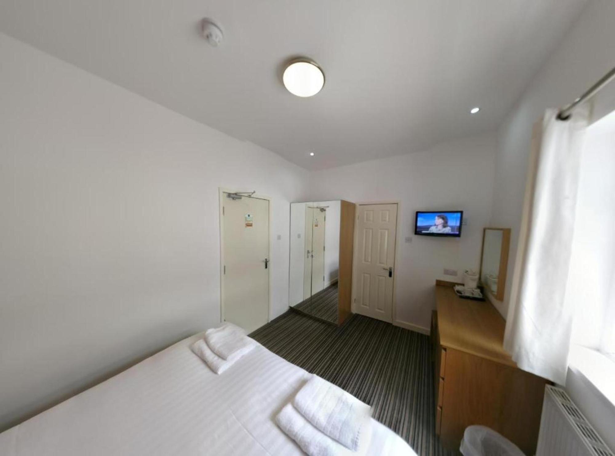 Oyo Wave Crest Hotel Блекпул Екстериор снимка