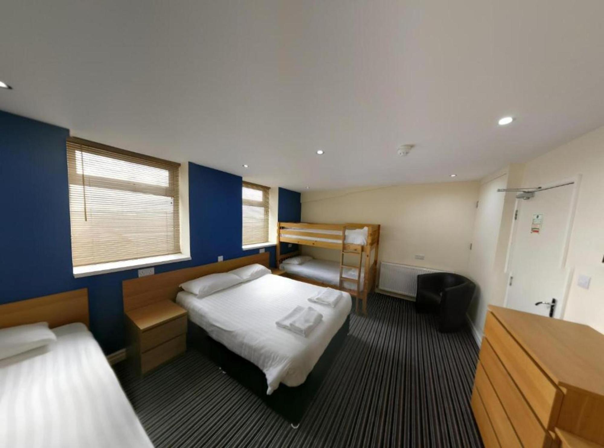 Oyo Wave Crest Hotel Блекпул Екстериор снимка