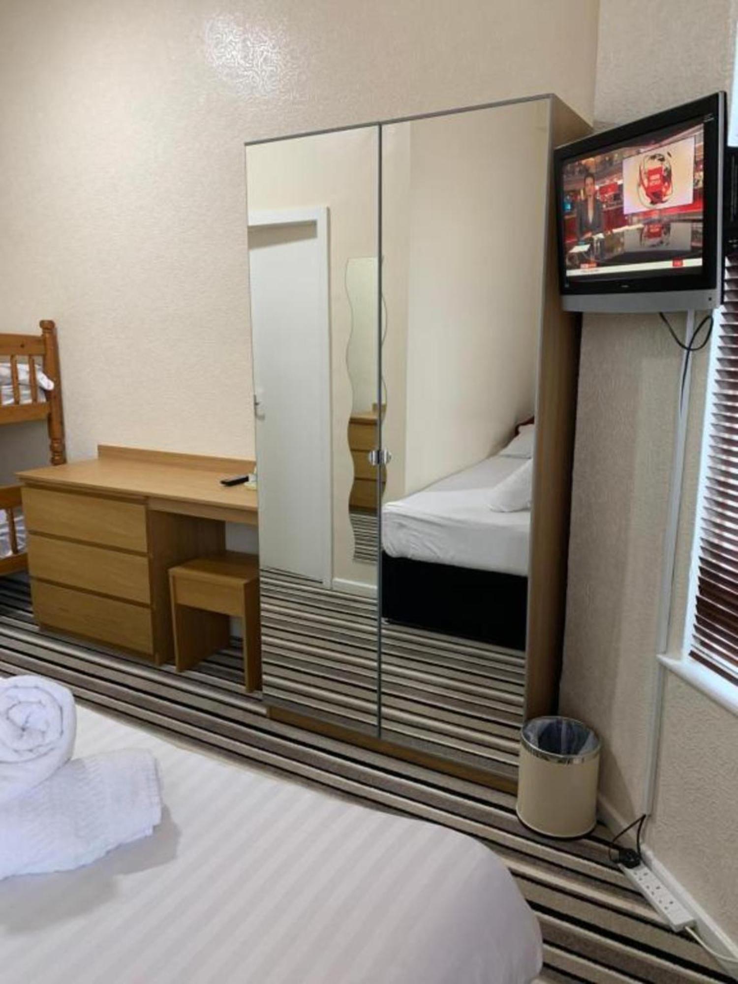 Oyo Wave Crest Hotel Блекпул Екстериор снимка